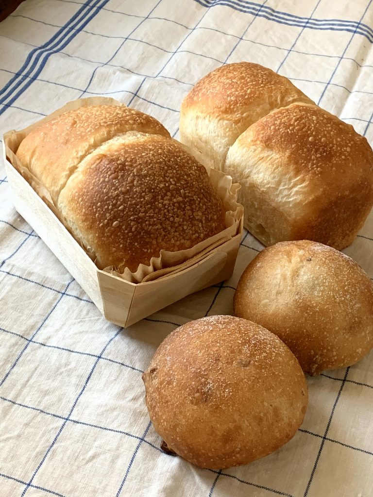 胡桃パンとミニ食パン